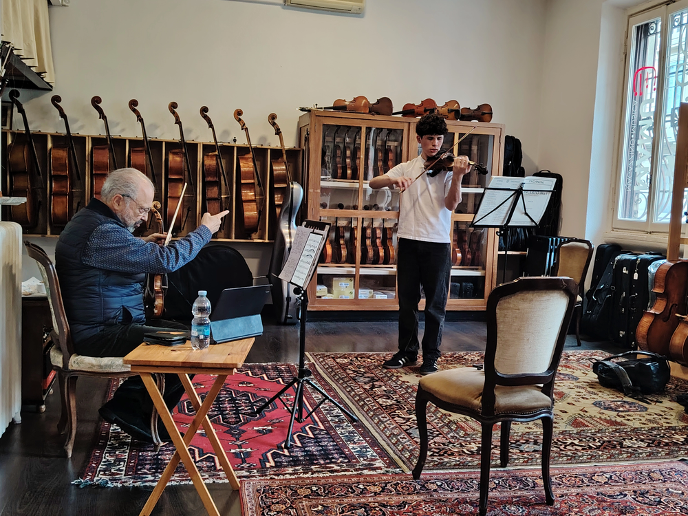 A moment from the masterclasses held at Mamu, Magazzino Musica